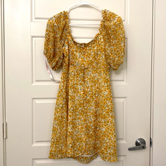 Missguided Floral skater dress - Picture 2 of 3